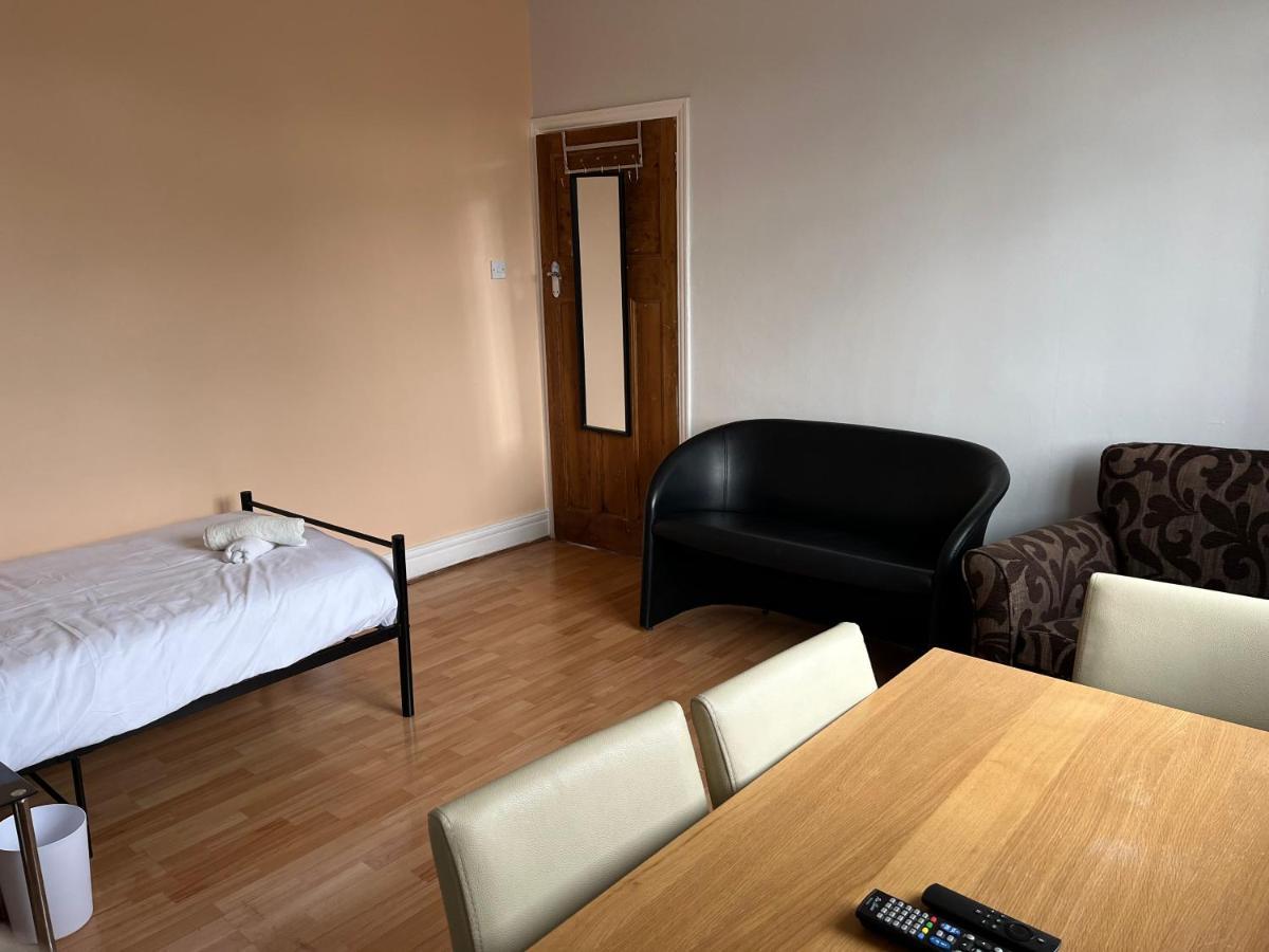 2 Bedroom Apartment, 5 Minutes From City Centre นิวคาสเซิล อะพอน ไทน์ ภายนอก รูปภาพ