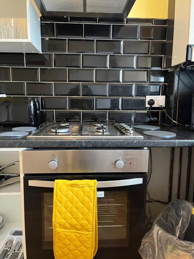 2 Bedroom Apartment, 5 Minutes From City Centre นิวคาสเซิล อะพอน ไทน์ ภายนอก รูปภาพ